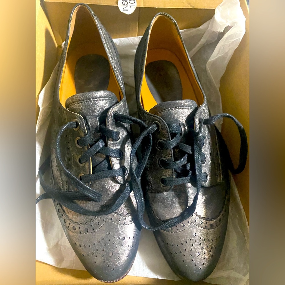 Treviso Pewter Leather Earthies shoes 9B